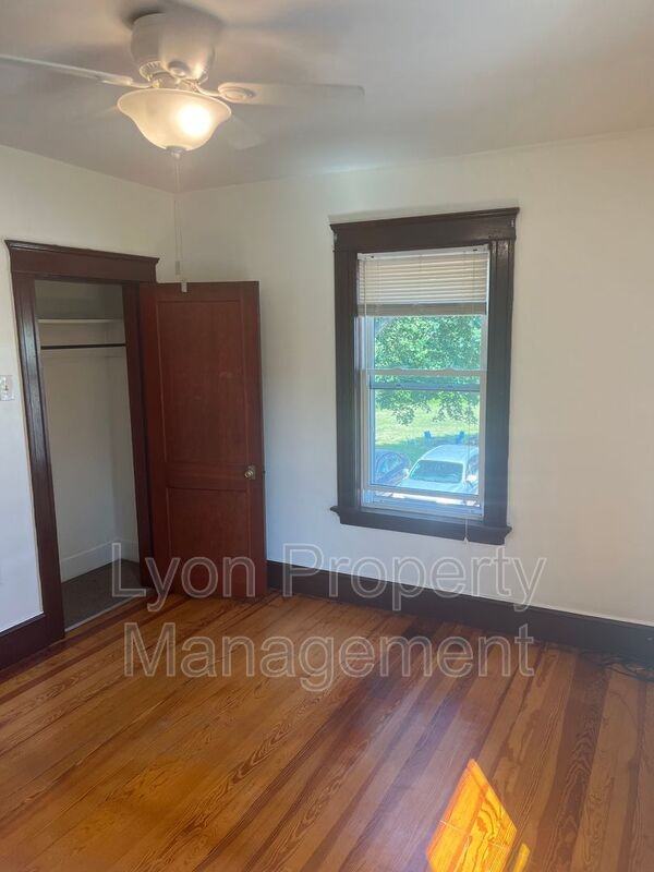 352 Manville Rd #2R - Photo 4 of 13