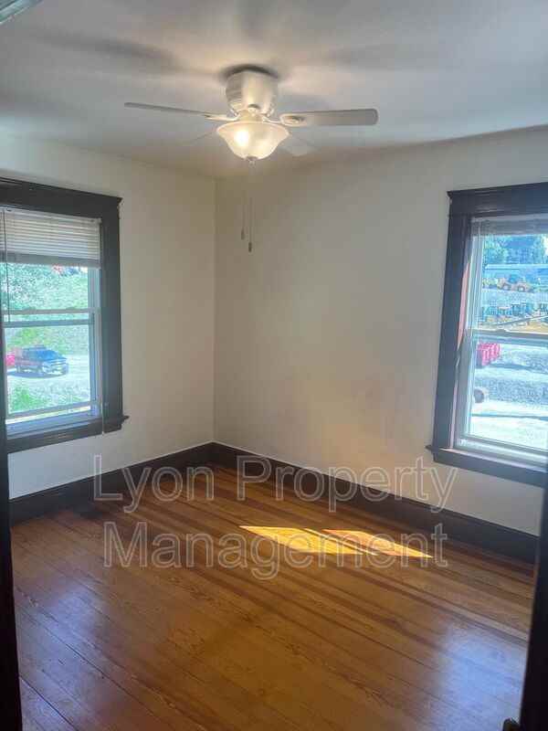 352 Manville Rd #2R - Photo 5 of 13