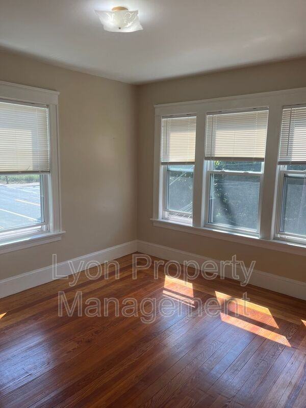 352 Manville Rd #2R - Photo 6 of 13