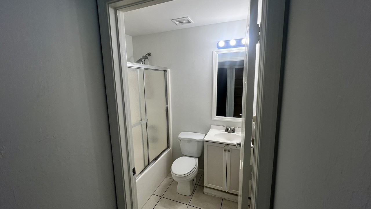 5470 16th pl sw #111 - Photo 3 of 6