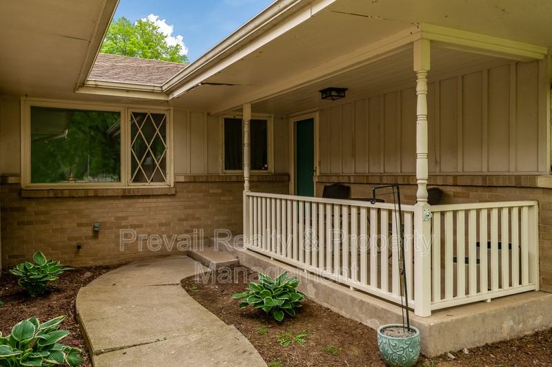 5418 Tam O Shanter Dr - Photo 4 of 35