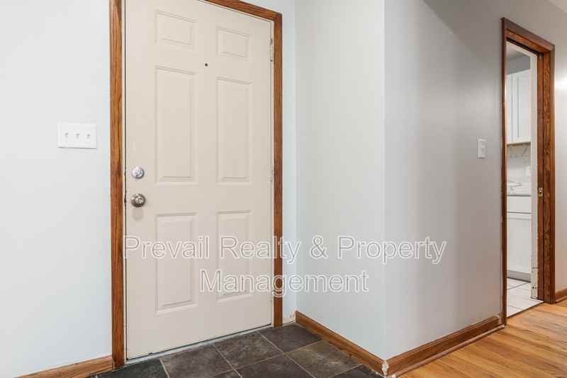 5418 Tam O Shanter Dr - Photo 6 of 35