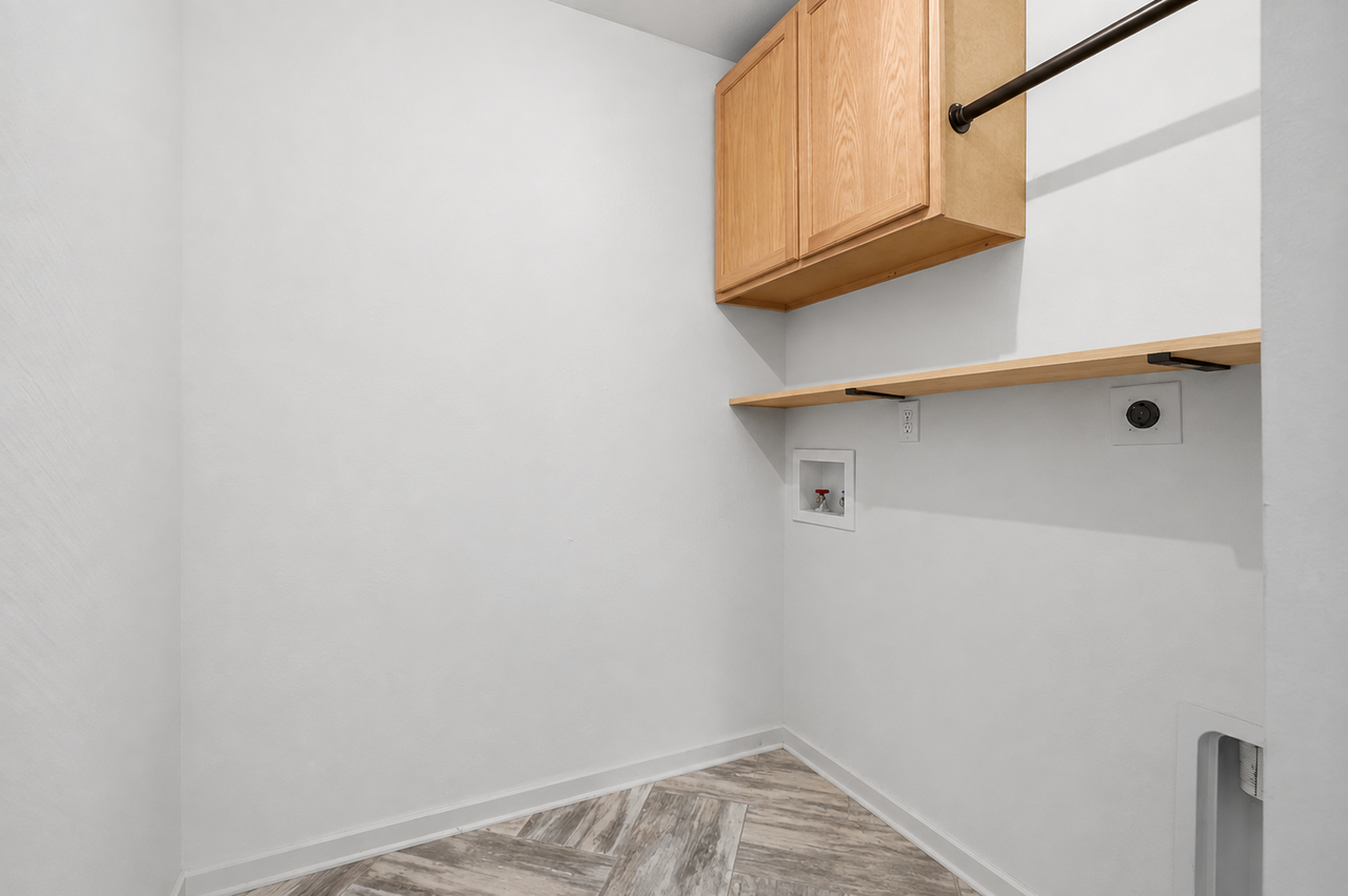 4599 4599 Woodford Circle #NA - Photo 6 of 19