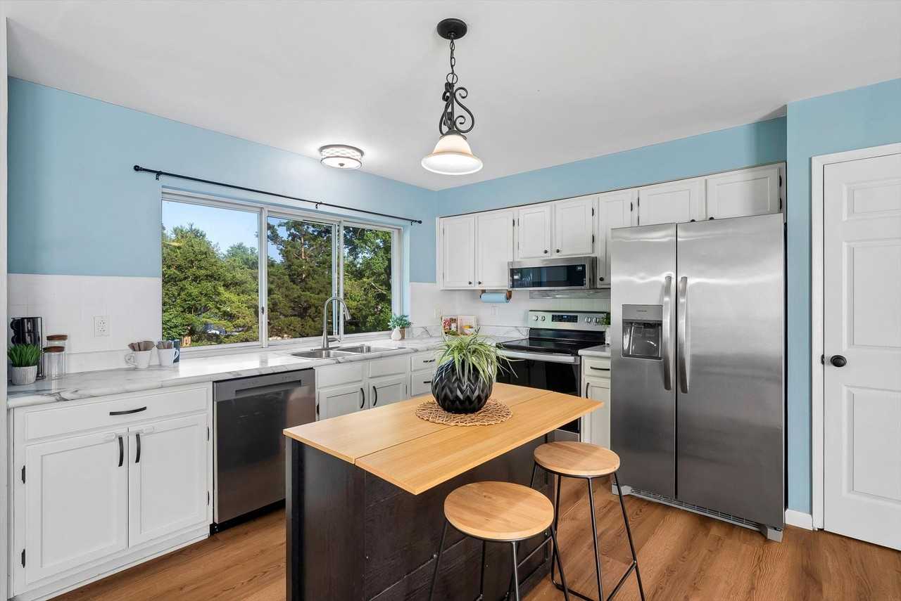 248 Village Creek Dr #NA - Photo 3 of 20