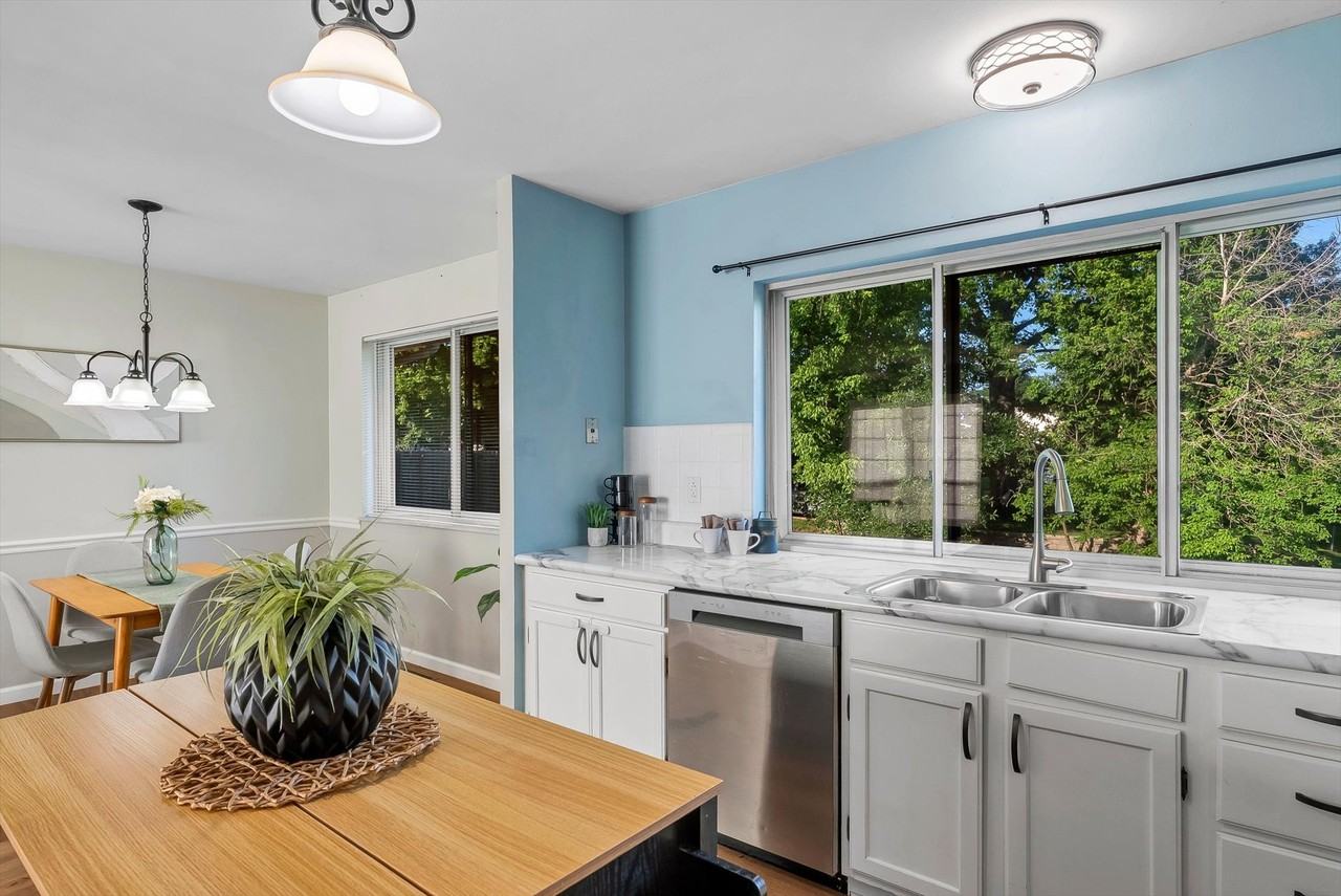 248 Village Creek Dr #NA - Photo 5 of 20