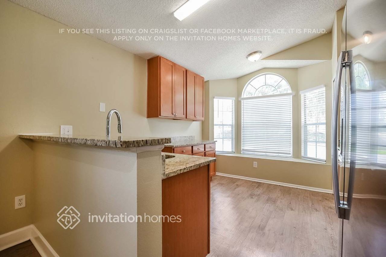 924 N Grant St - Photo 6 of 17