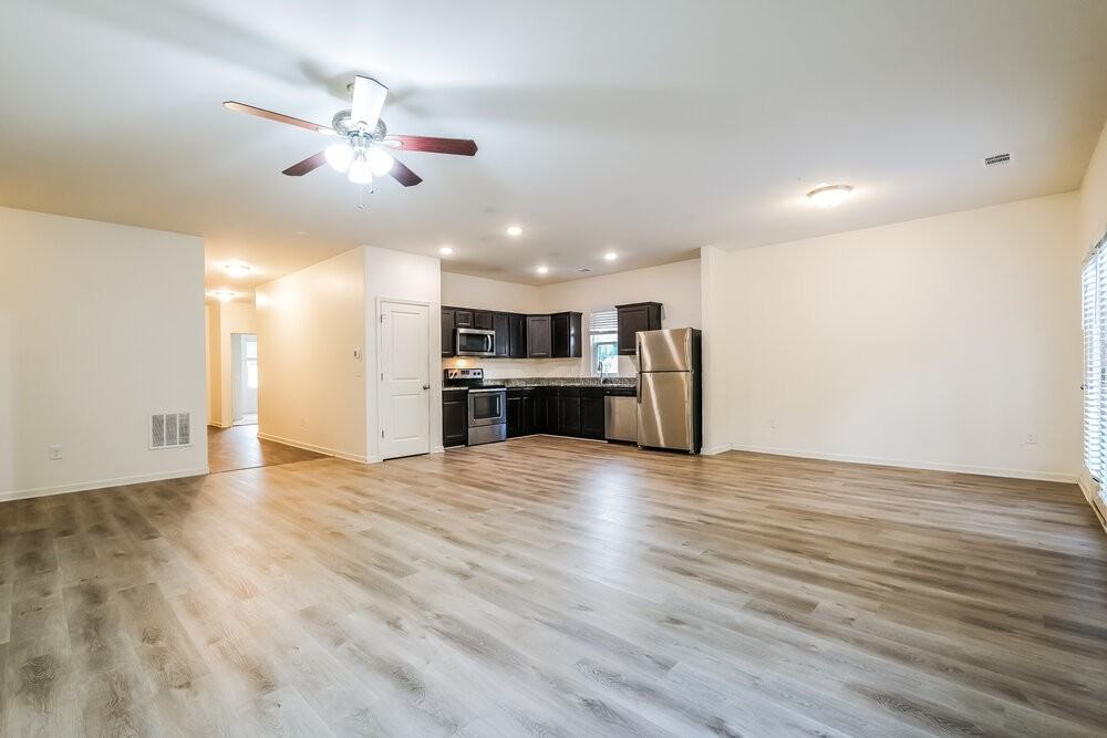 7261 Lacey Dr - Photo 4 of 16