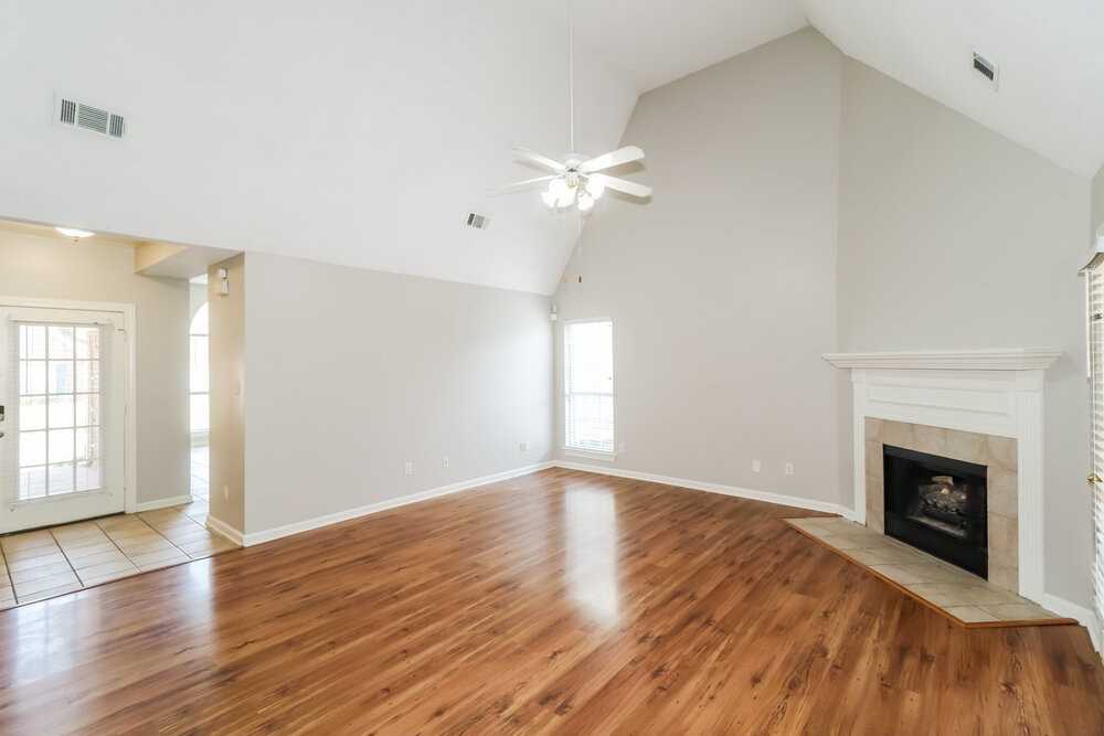 9441 Club Walk Ct - Photo 5 of 16