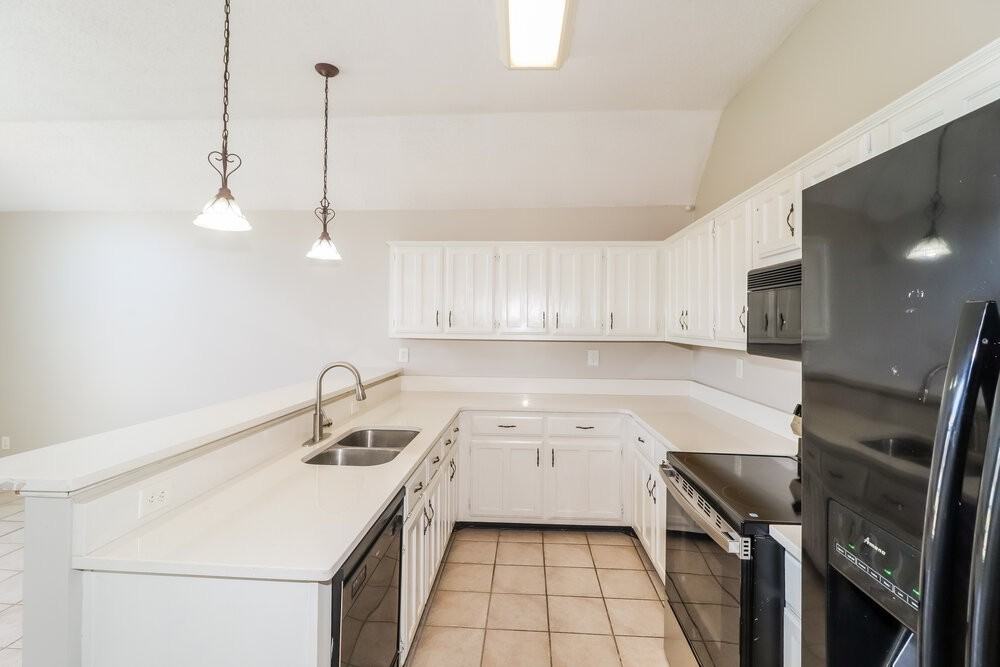 9441 Club Walk Ct - Photo 7 of 16
