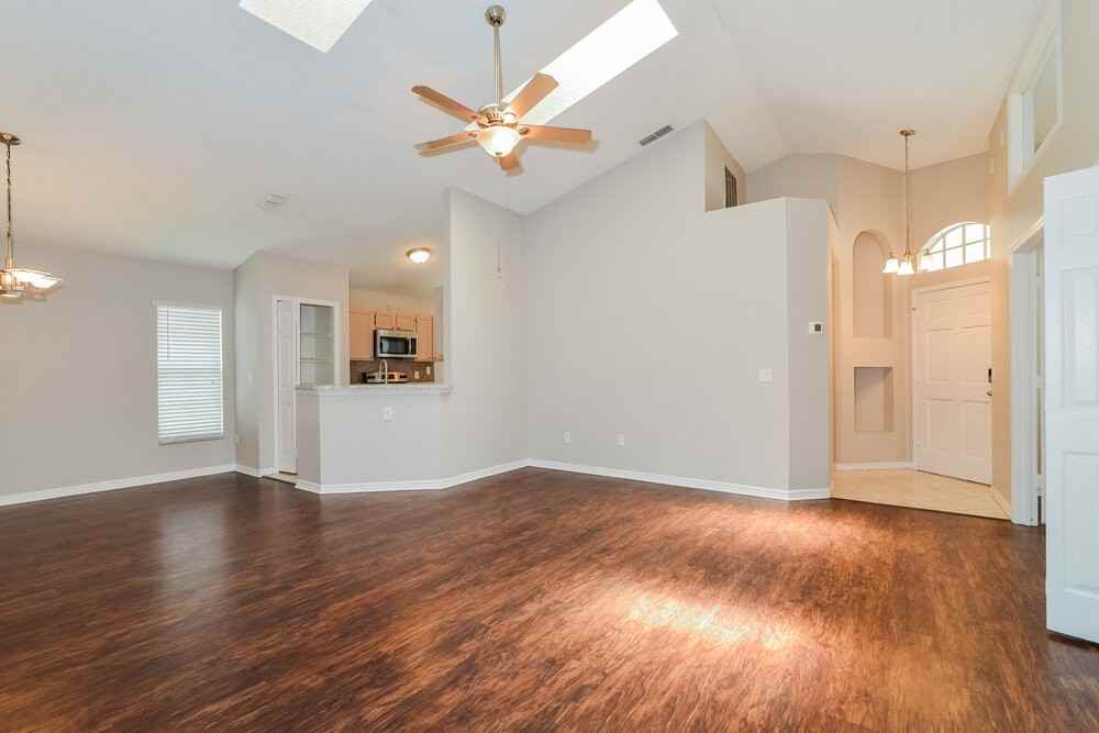 996 Maple Ct - Photo 4 of 16