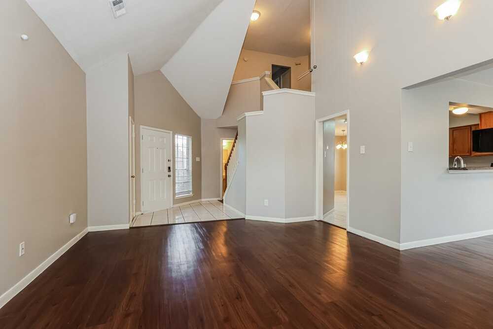 10326 Timberloch Dr - Photo 5 of 17
