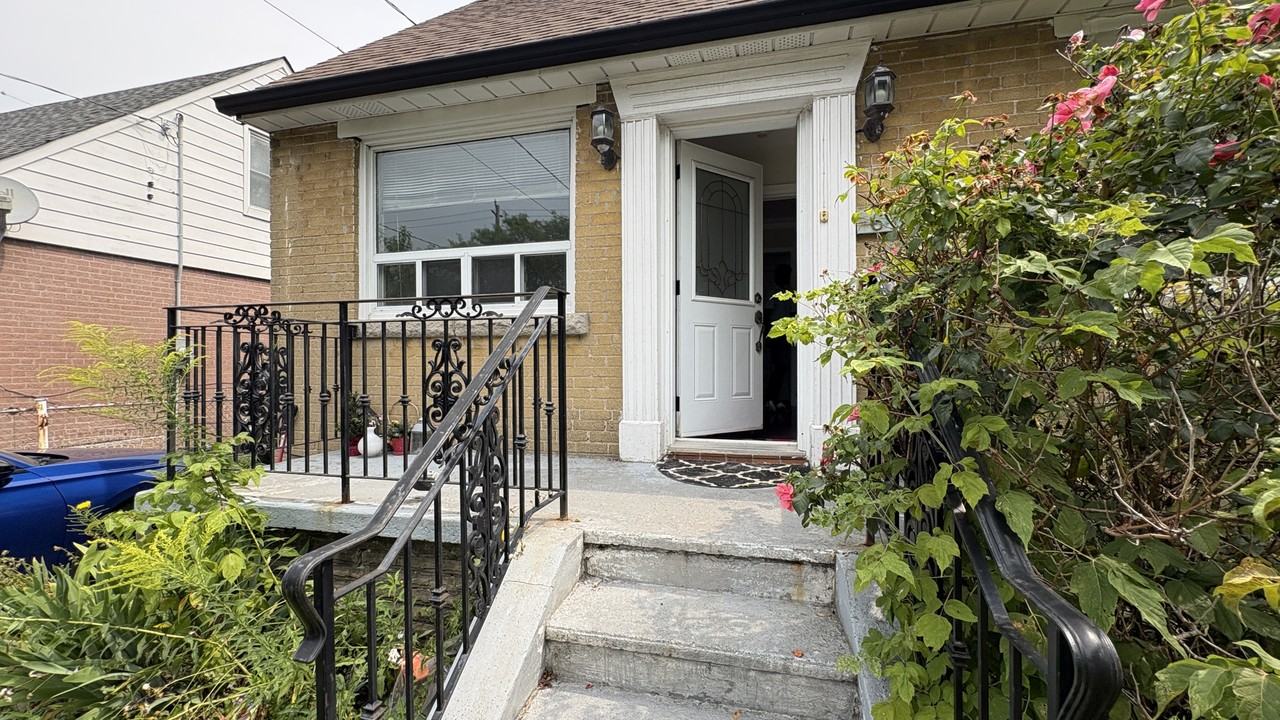 679 Pharmacy Ave - Photo 3 of 29