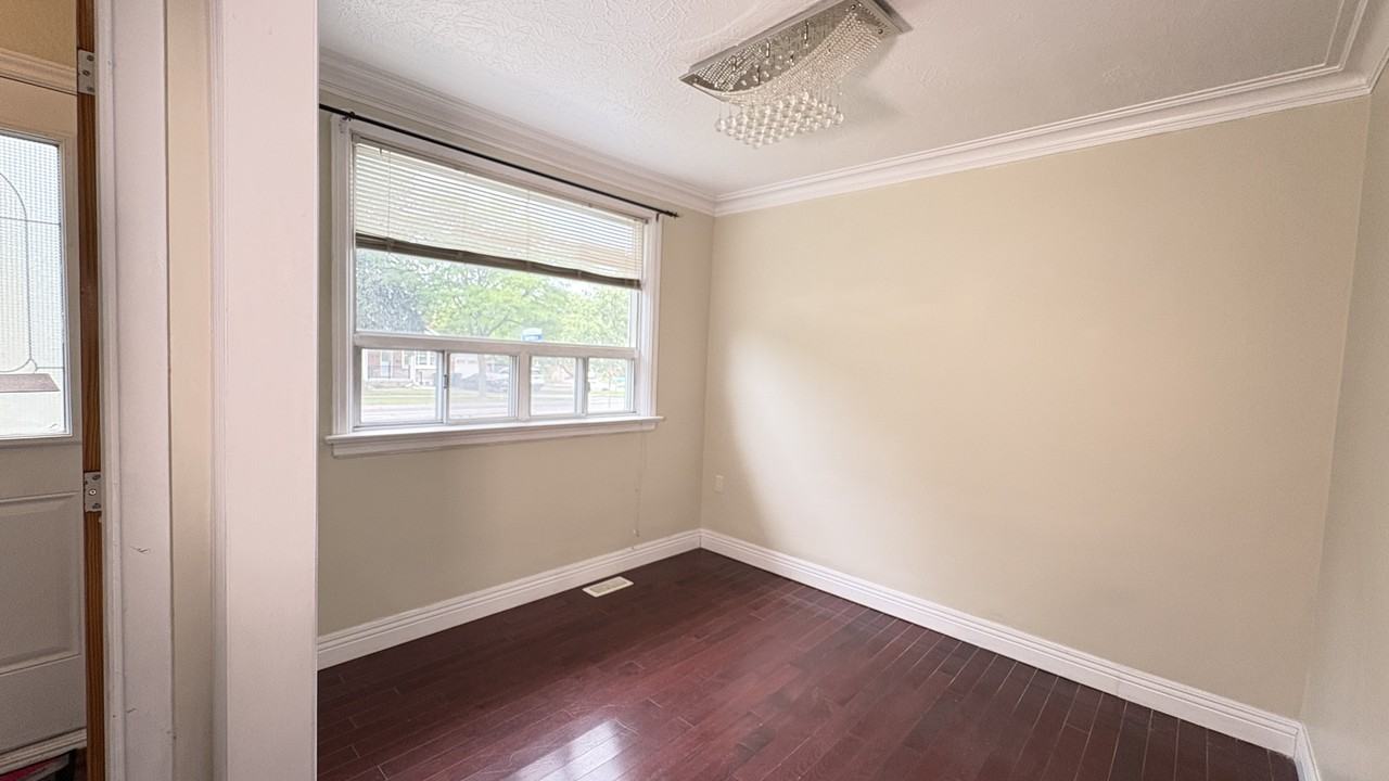 679 Pharmacy Ave - Photo 4 of 29