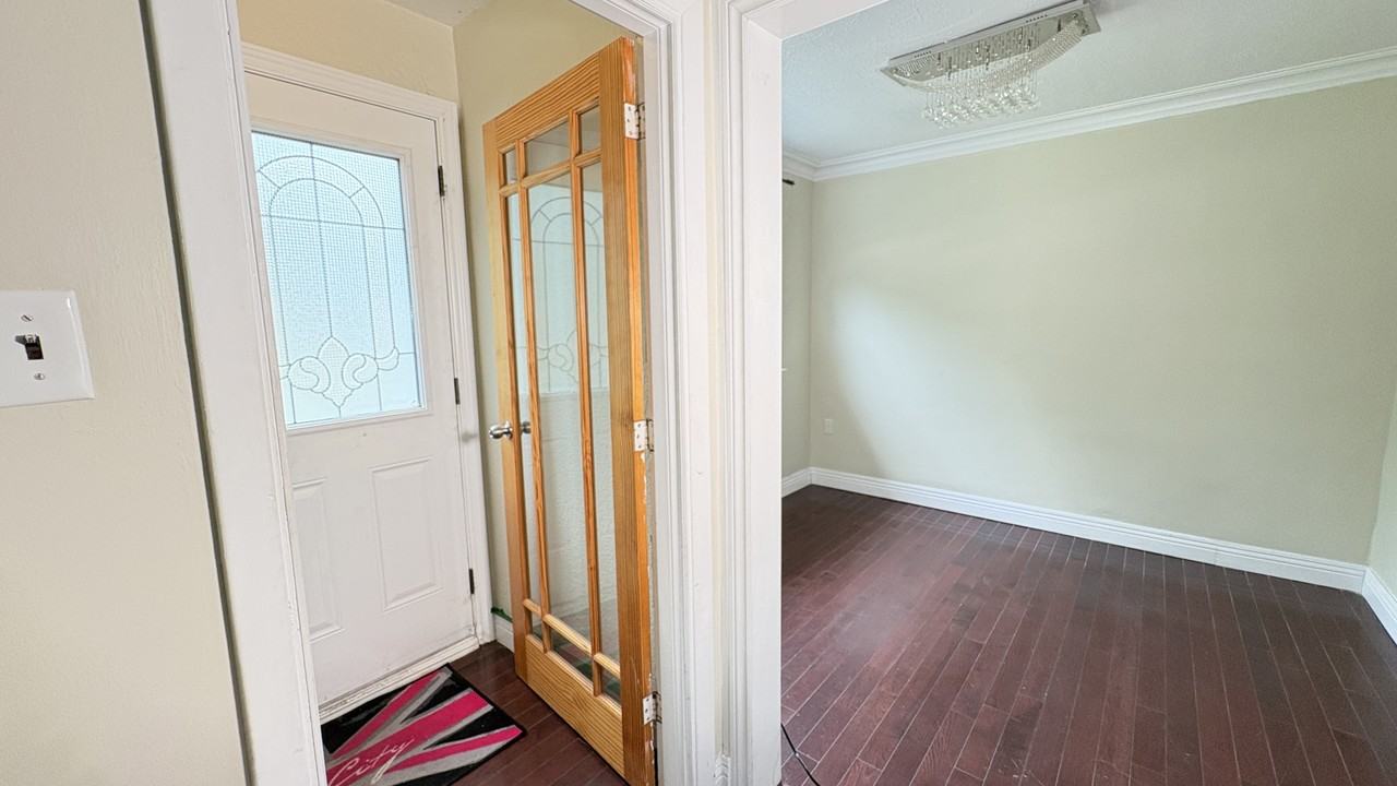 679 Pharmacy Ave - Photo 5 of 29