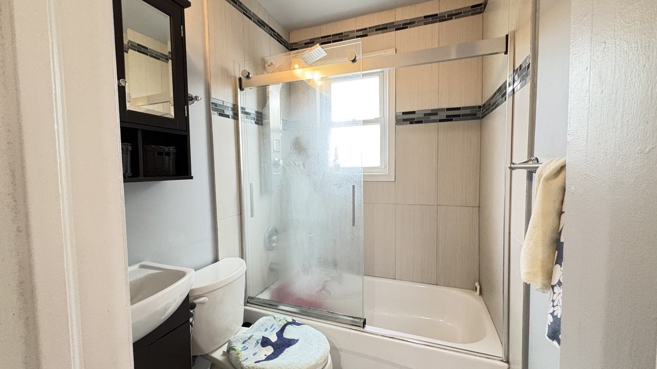679 Pharmacy Ave - Photo 6 of 29
