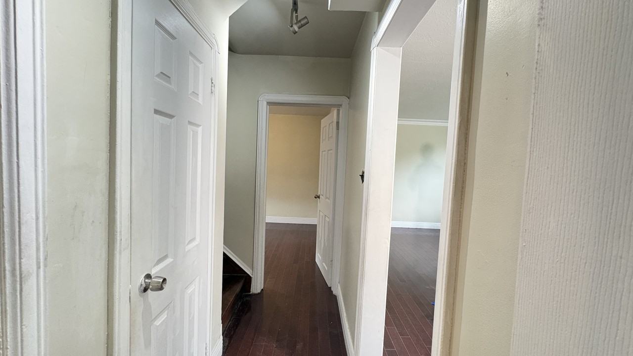 679 Pharmacy Ave - Photo 7 of 29
