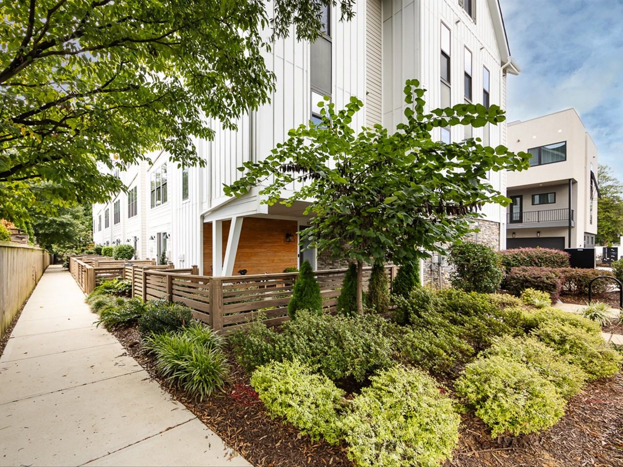 1207 E 36th St #3 - Photo 4 of 50