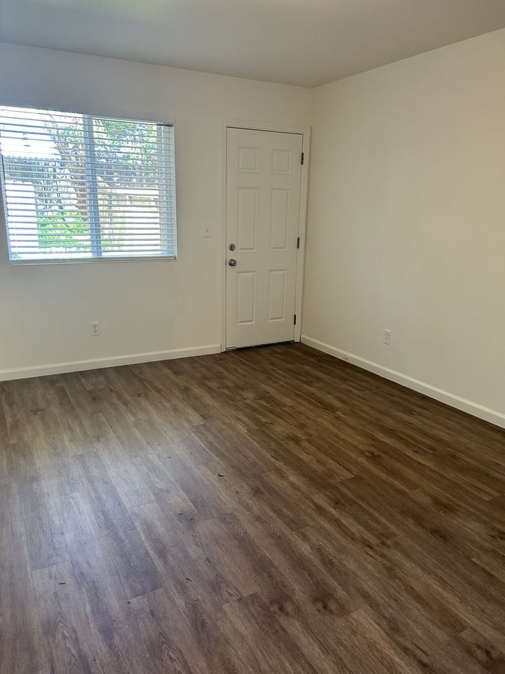 1626 Annie St #1626 - Photo 4 of 17