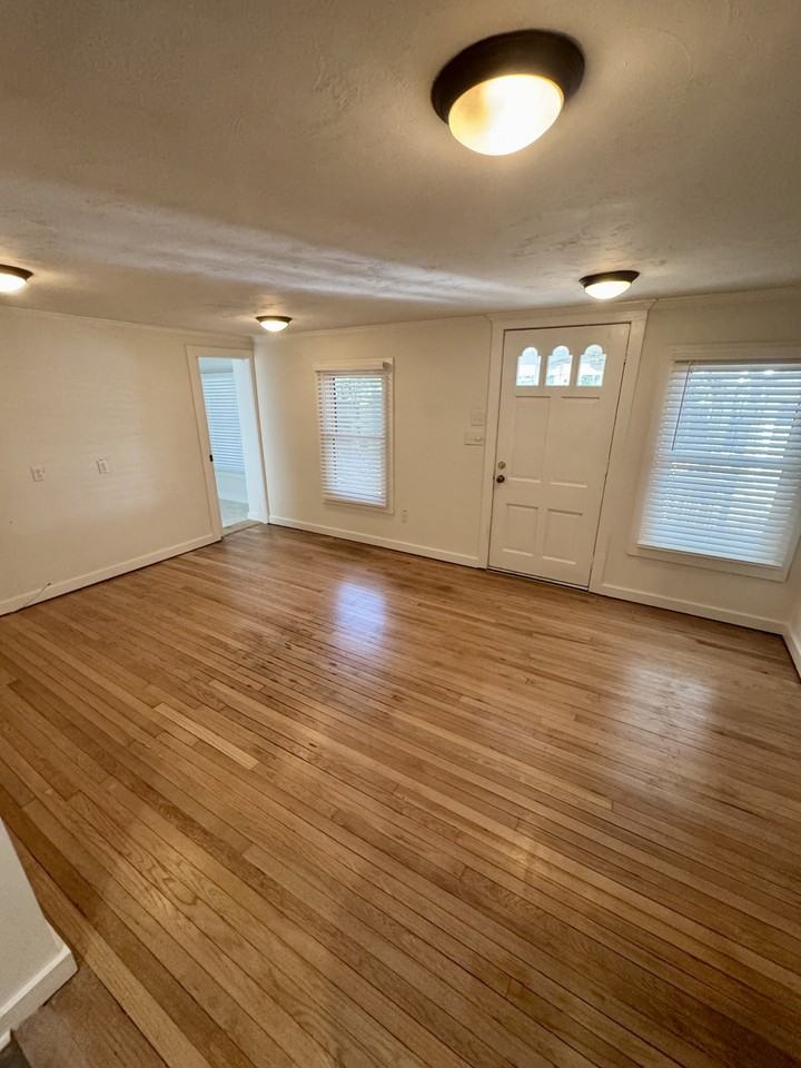 1530 Yancey St #1 - Photo 6 of 10