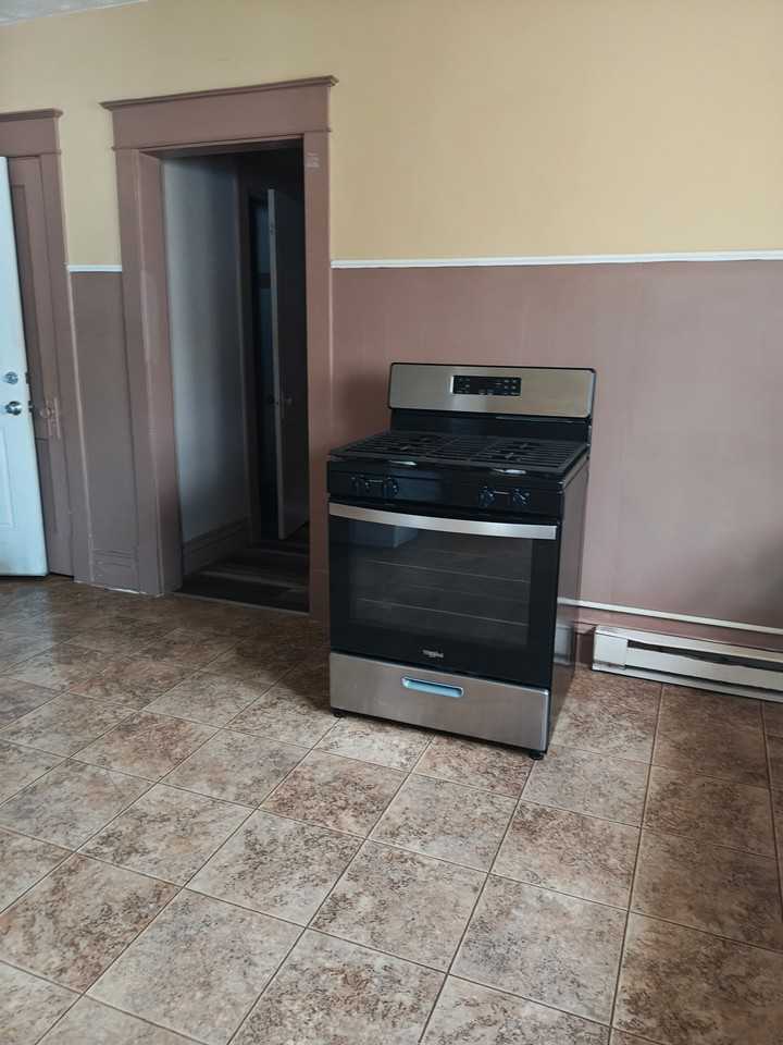 811 Wilmington Ave #7 - Photo 3 of 8