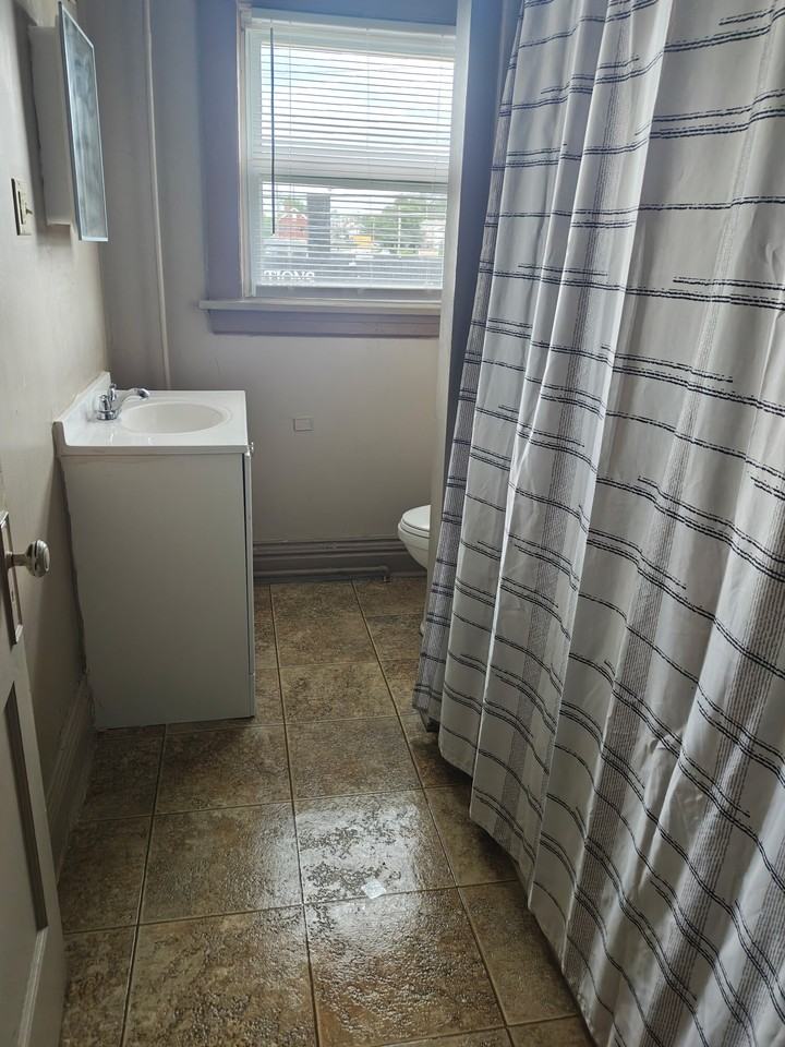 811 Wilmington Ave #7 - Photo 6 of 8