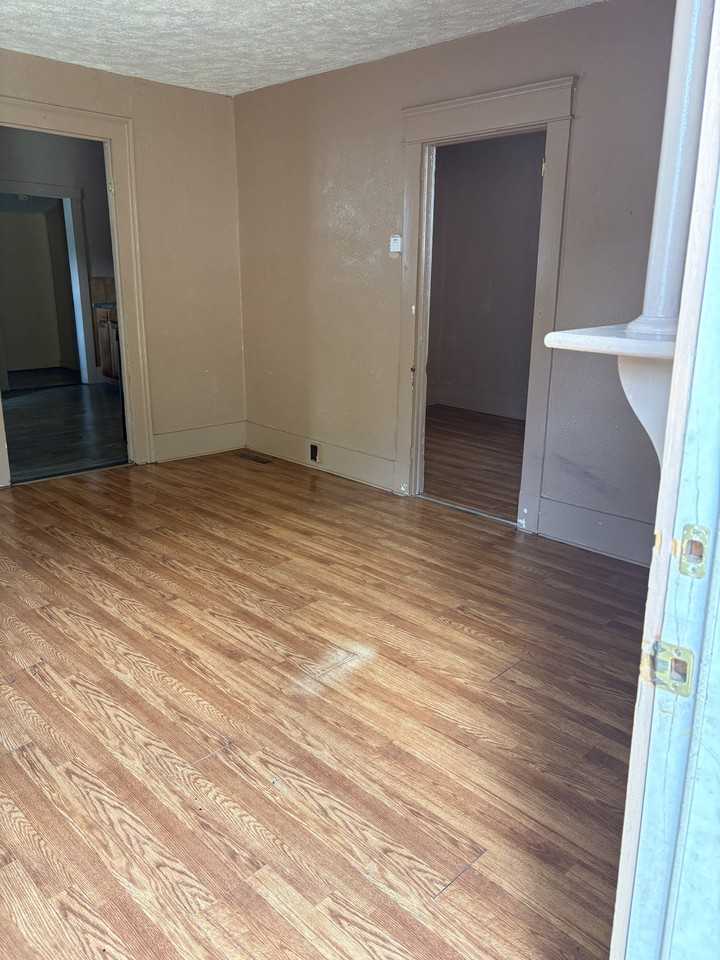 806 1/2 Oak St #1 - Photo 5 of 7
