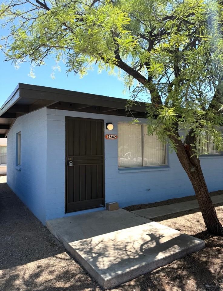 2642 N Santa Rita Ave #1 - Photo 2 of 13