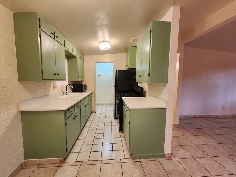 2642 N Santa Rita Ave #1 - Photo 5 of 13