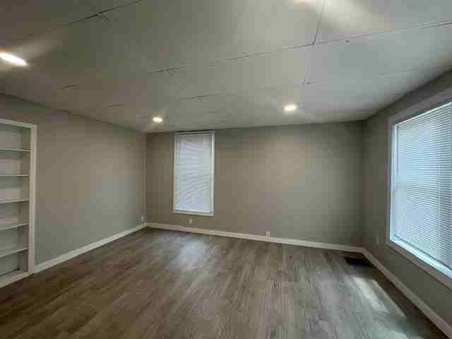 1404 W Jackson St - Photo 2 of 8