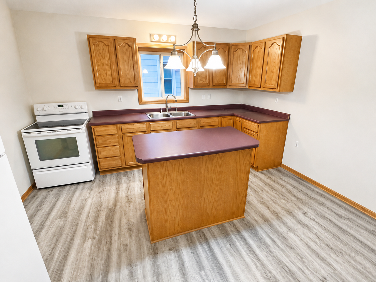 406 E Main St - Photo 4 of 10