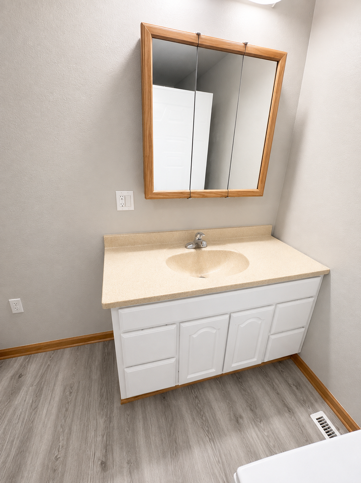 406 E Main St - Photo 6 of 10