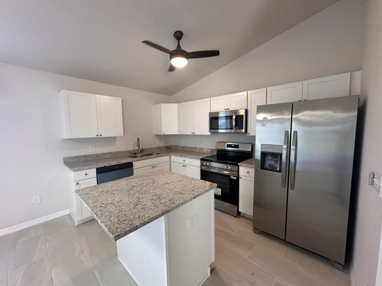 1223 Ne 14th Pl - Photo 3 of 28