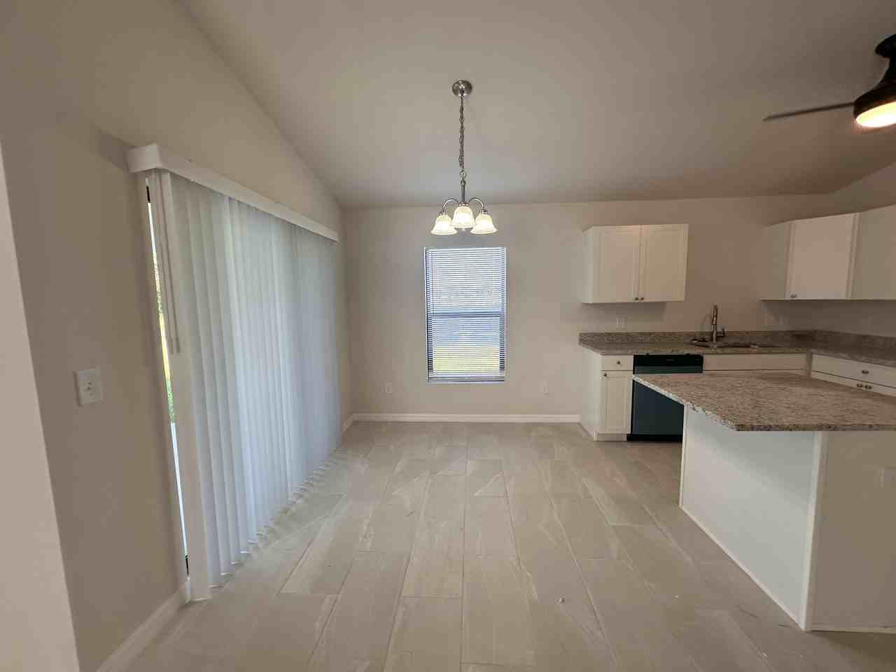 1223 Ne 14th Pl - Photo 4 of 28