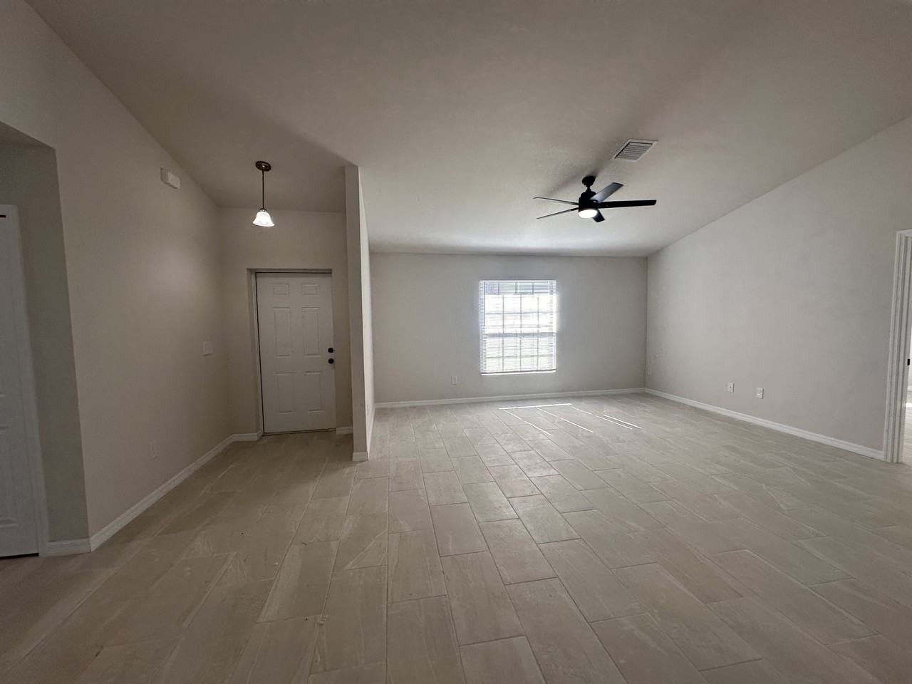 1223 Ne 14th Pl - Photo 5 of 28