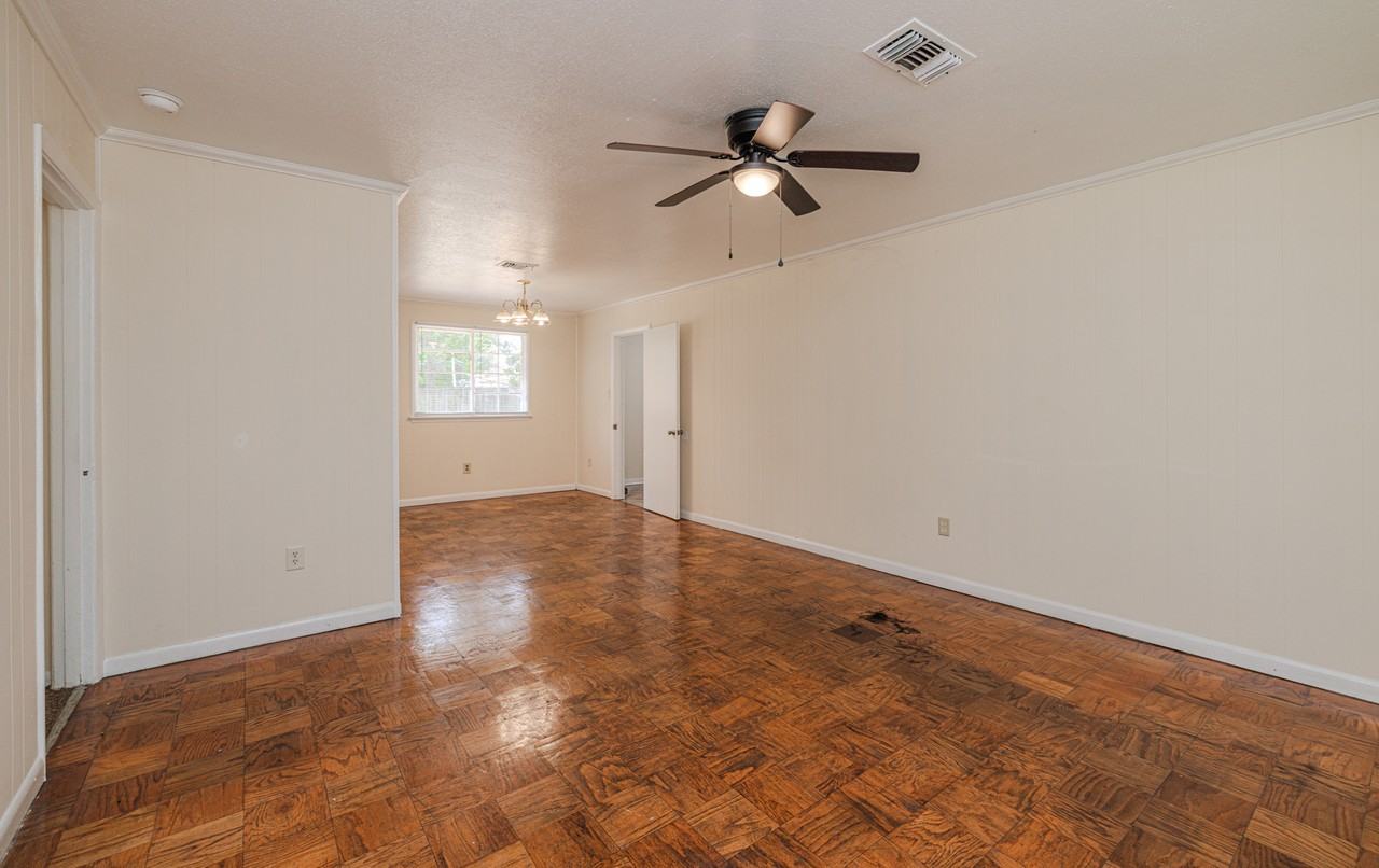 2805 Engleside Dr - Photo 2 of 21