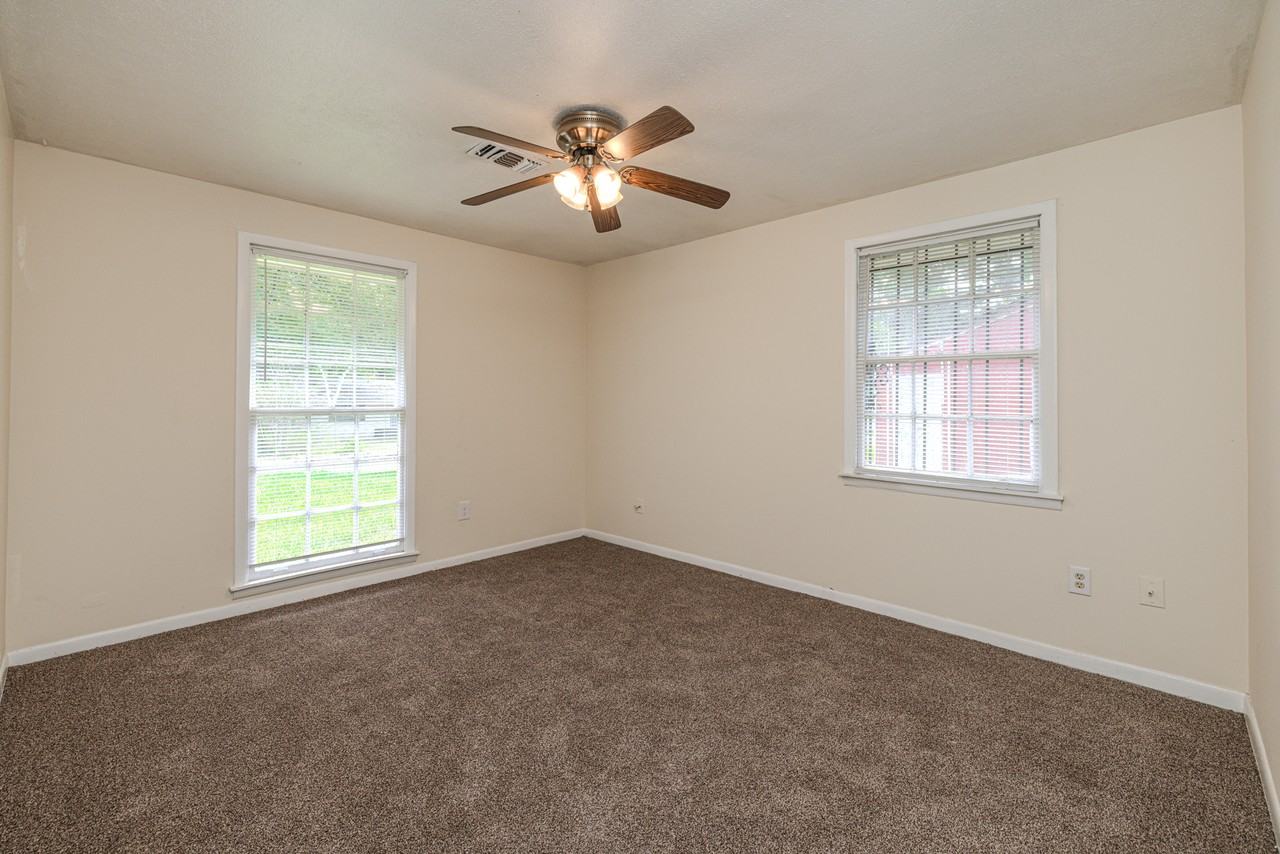 2805 Engleside Dr - Photo 5 of 21