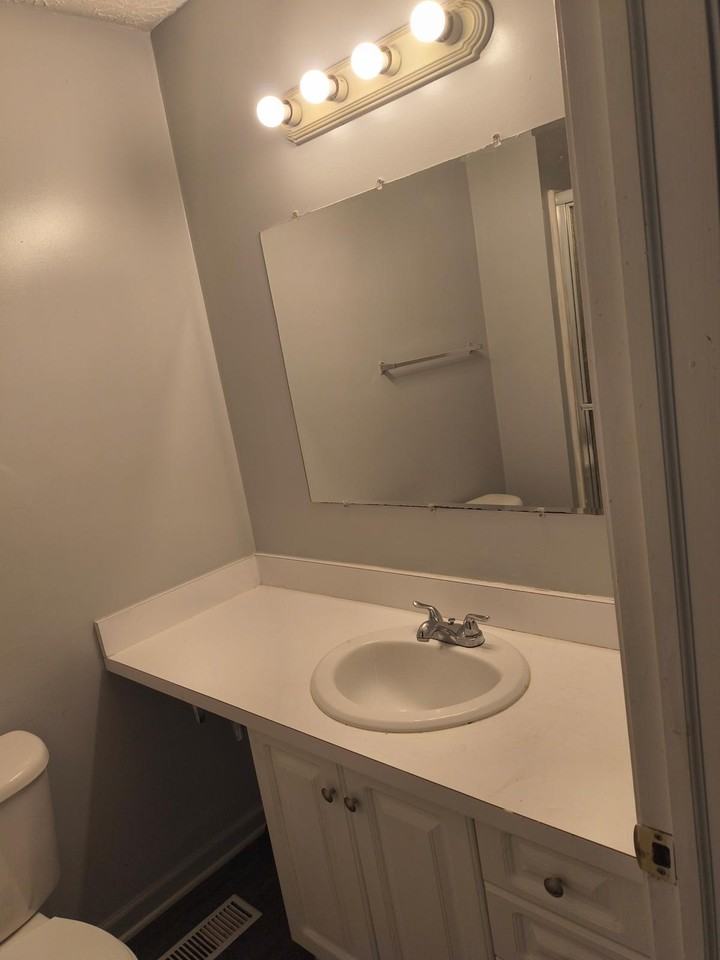 642 E Buchtel Ave - Photo 3 of 18