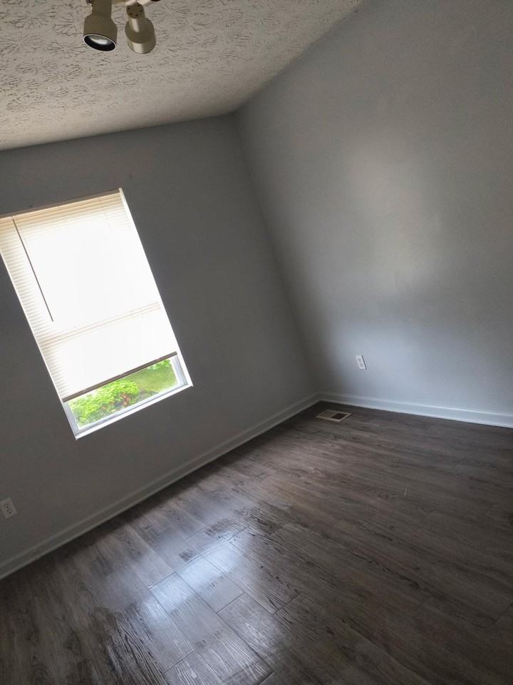642 E Buchtel Ave - Photo 6 of 18