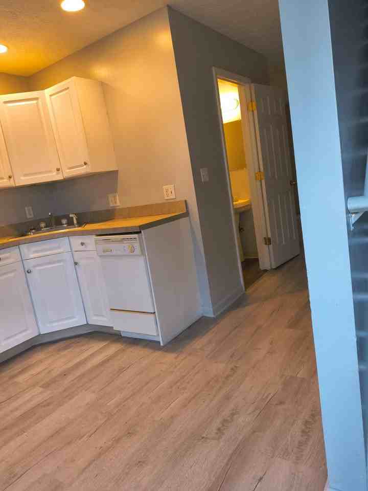 642 E Buchtel Ave - Photo 7 of 18