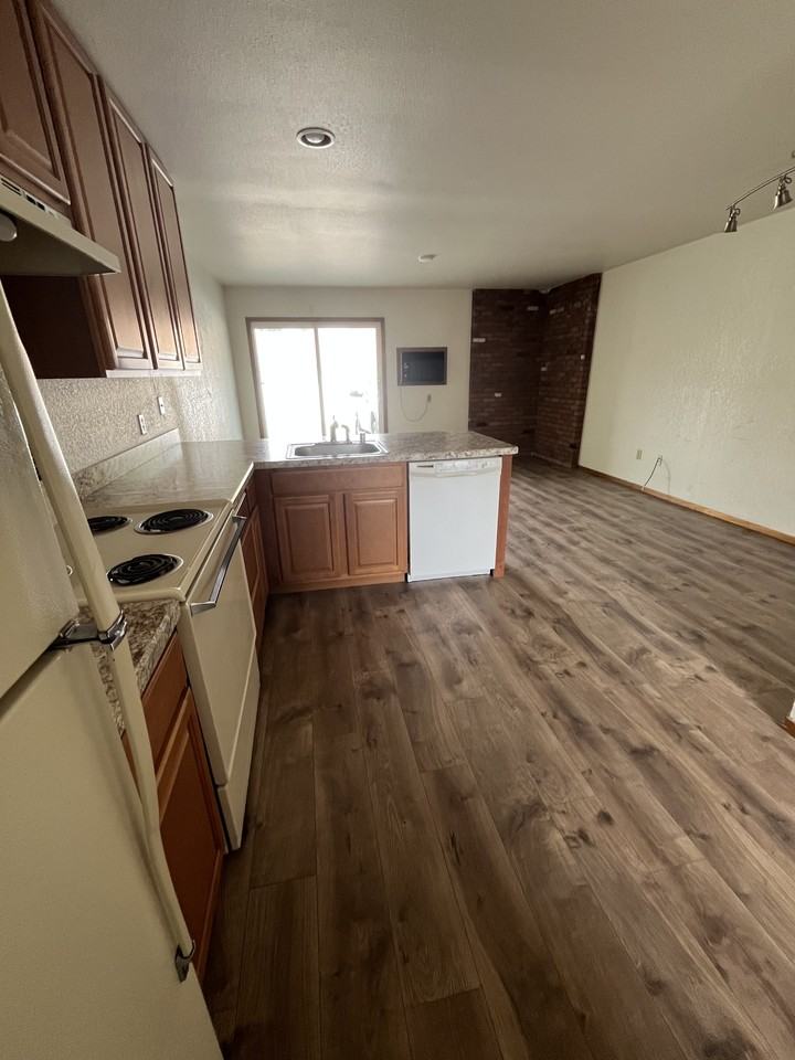253 Westchester Sq S - Photo 2 of 13