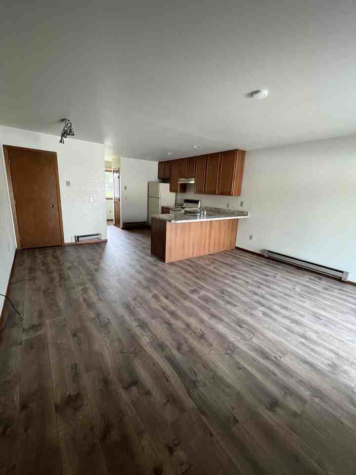253 Westchester Sq S - Photo 3 of 13