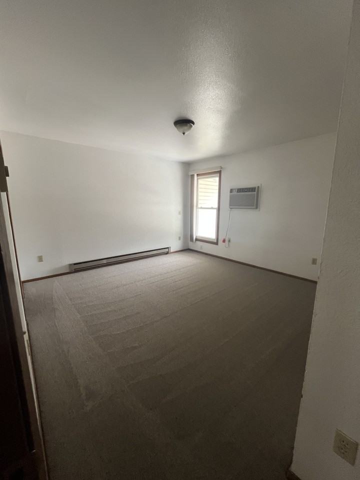 253 Westchester Sq S - Photo 5 of 13
