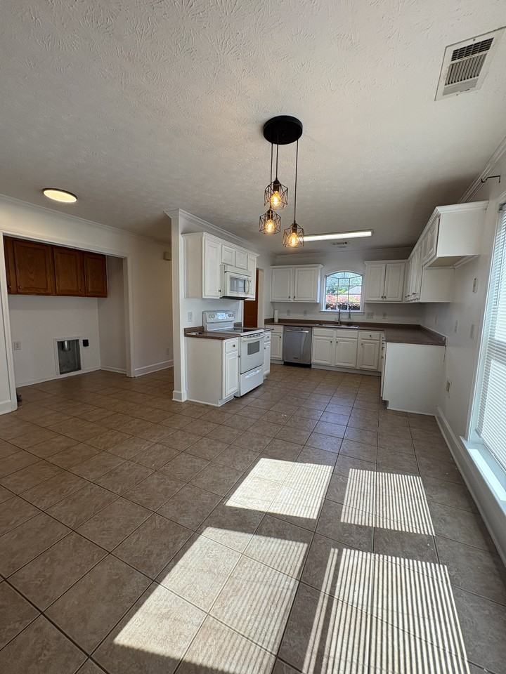 143 Ridgeview Dr - Photo 3 of 14