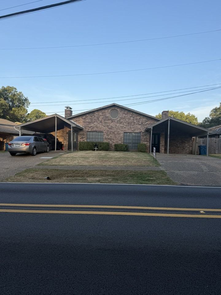 527 N Broad St - Photo 2 of 23