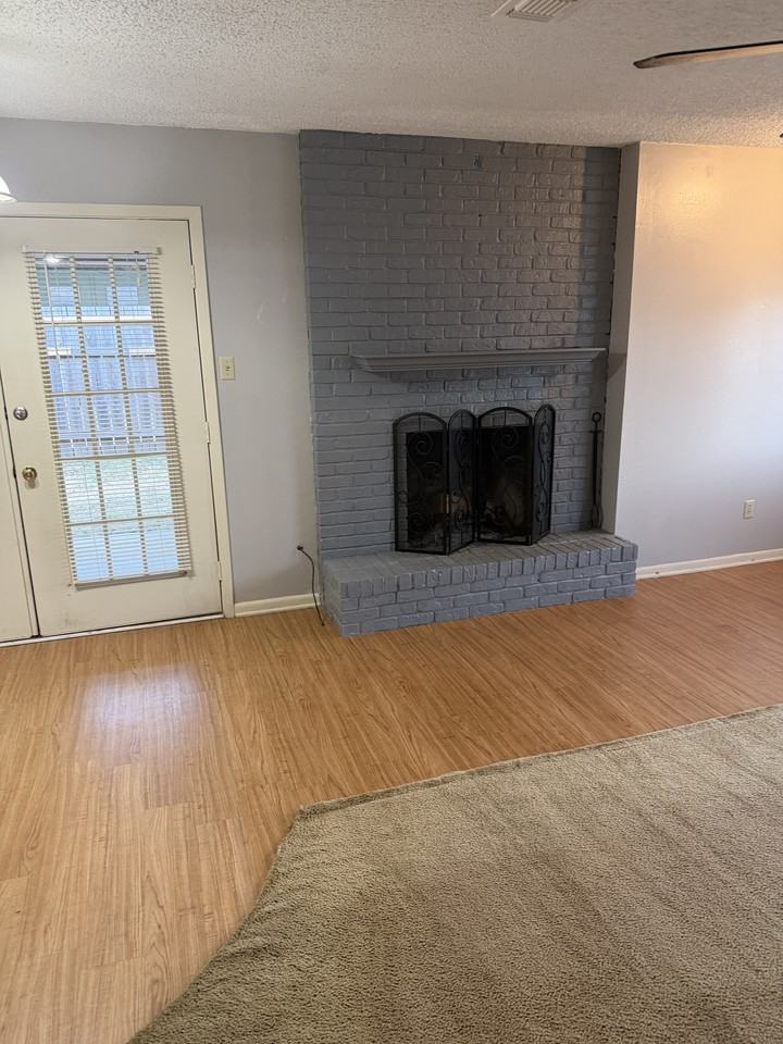 527 N Broad St - Photo 4 of 23