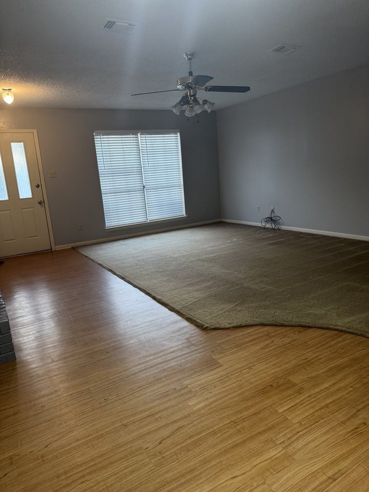 527 N Broad St - Photo 6 of 23