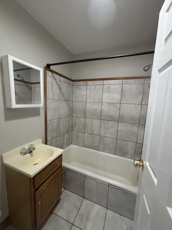 431 W G St #B9 - Photo 4 of 8