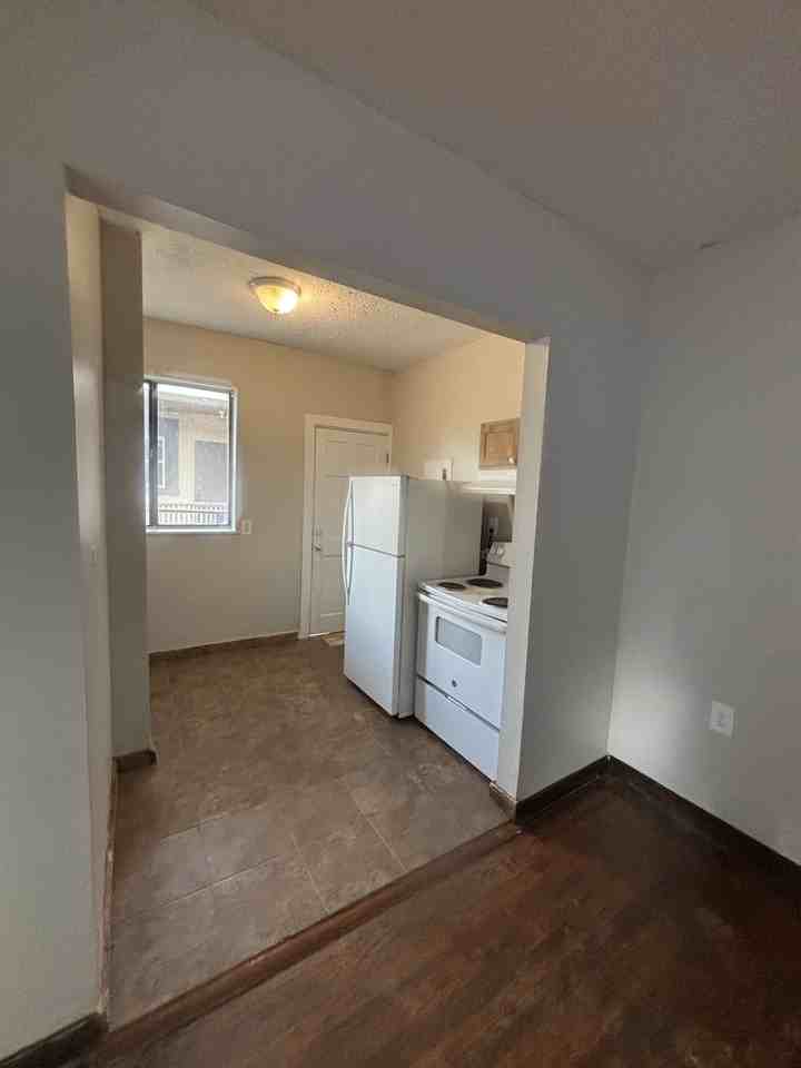 431 W G St #B9 - Photo 6 of 8
