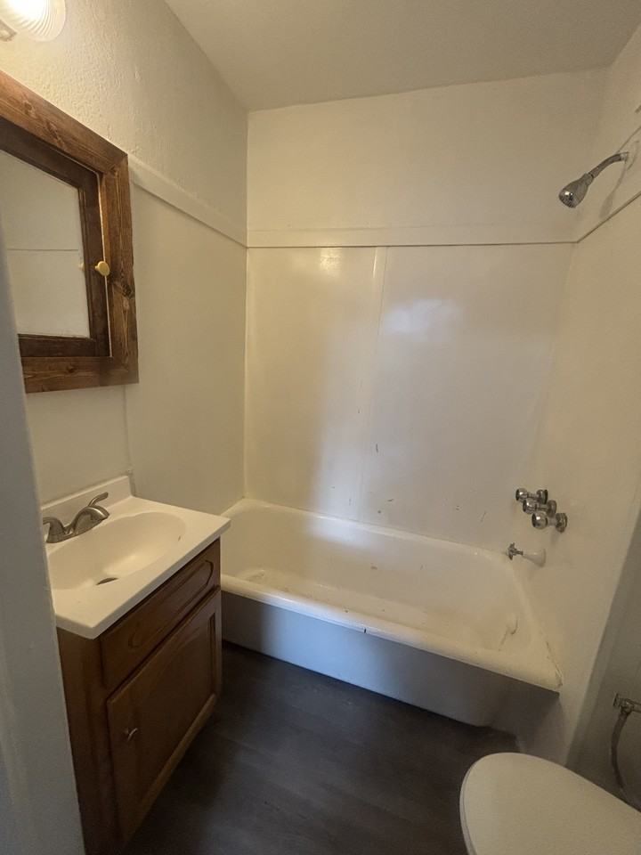 429 W G St #T11 - Photo 7 of 7