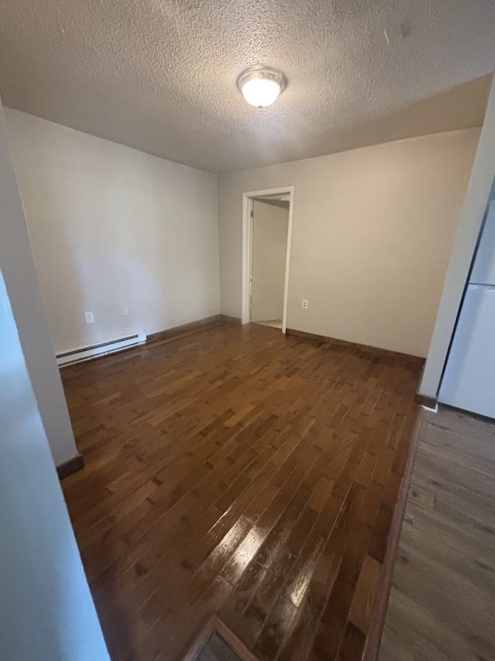 431 W G St #B1 - Photo 3 of 9